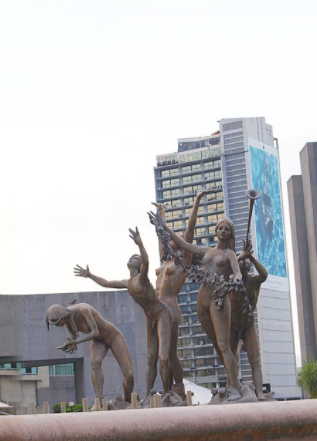 Historia: La fuente de Neptuno en la Macroplaza